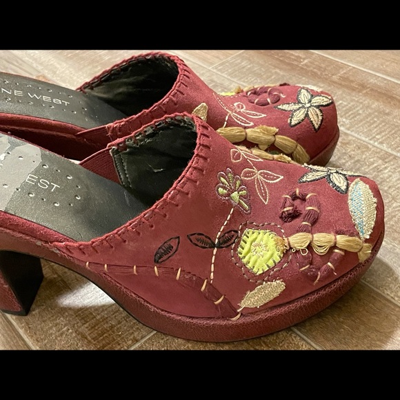 Nine West Women's Floral Embroidered Red/Maroon Suede Clogs - Picture 3 of 11